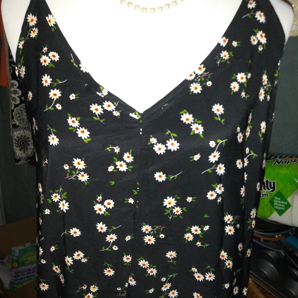 Summer light wait flowered dress 🖤
